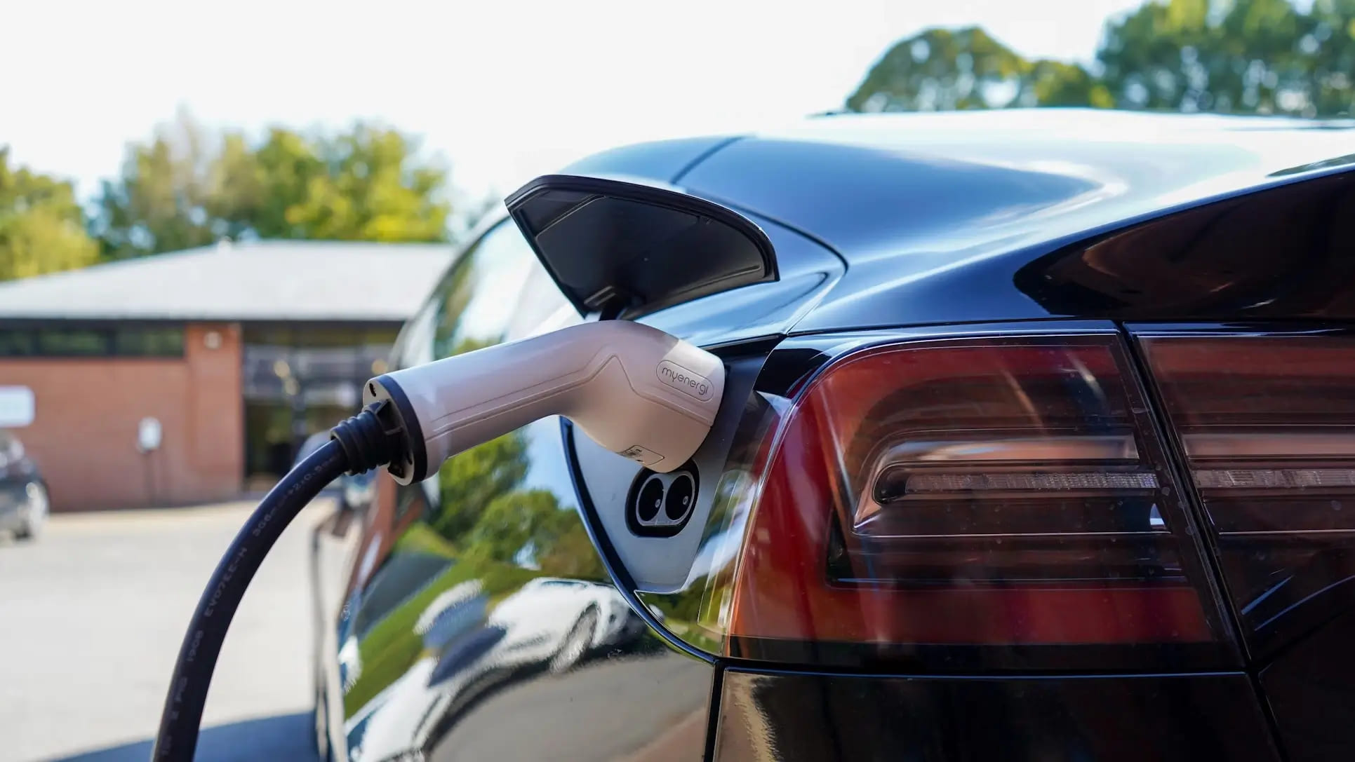 Beneficios de usar baterías para autos eléctricos en Guatemala